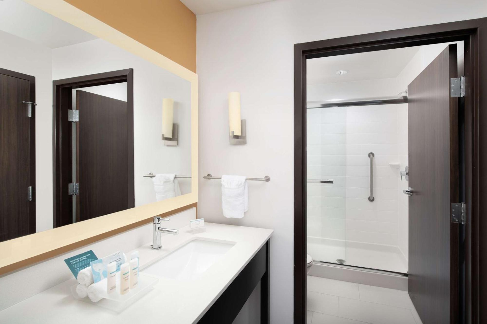 Homewood Suites By Hilton Kansas City Speedway Eksteriør billede