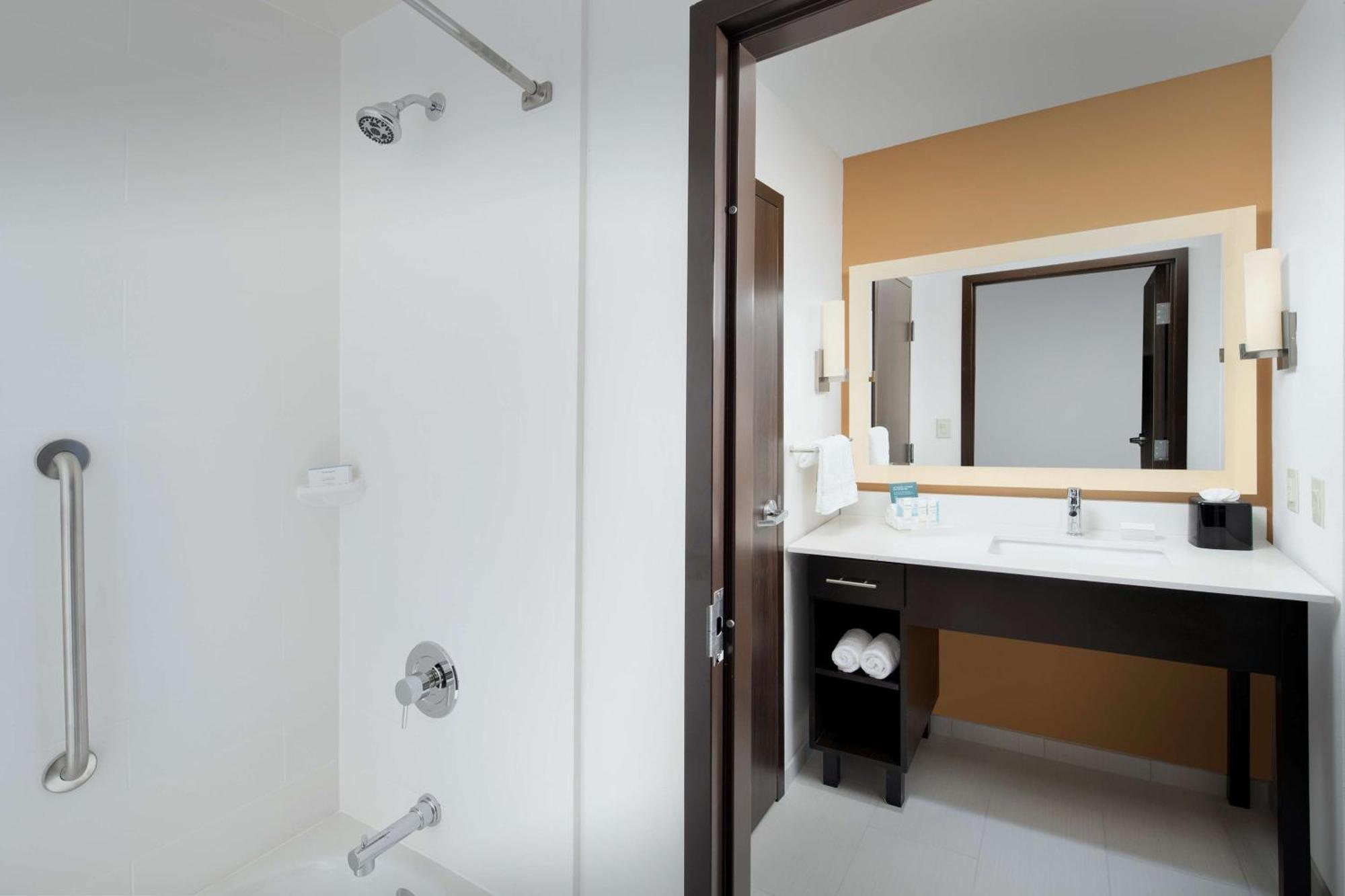 Homewood Suites By Hilton Kansas City Speedway Eksteriør billede