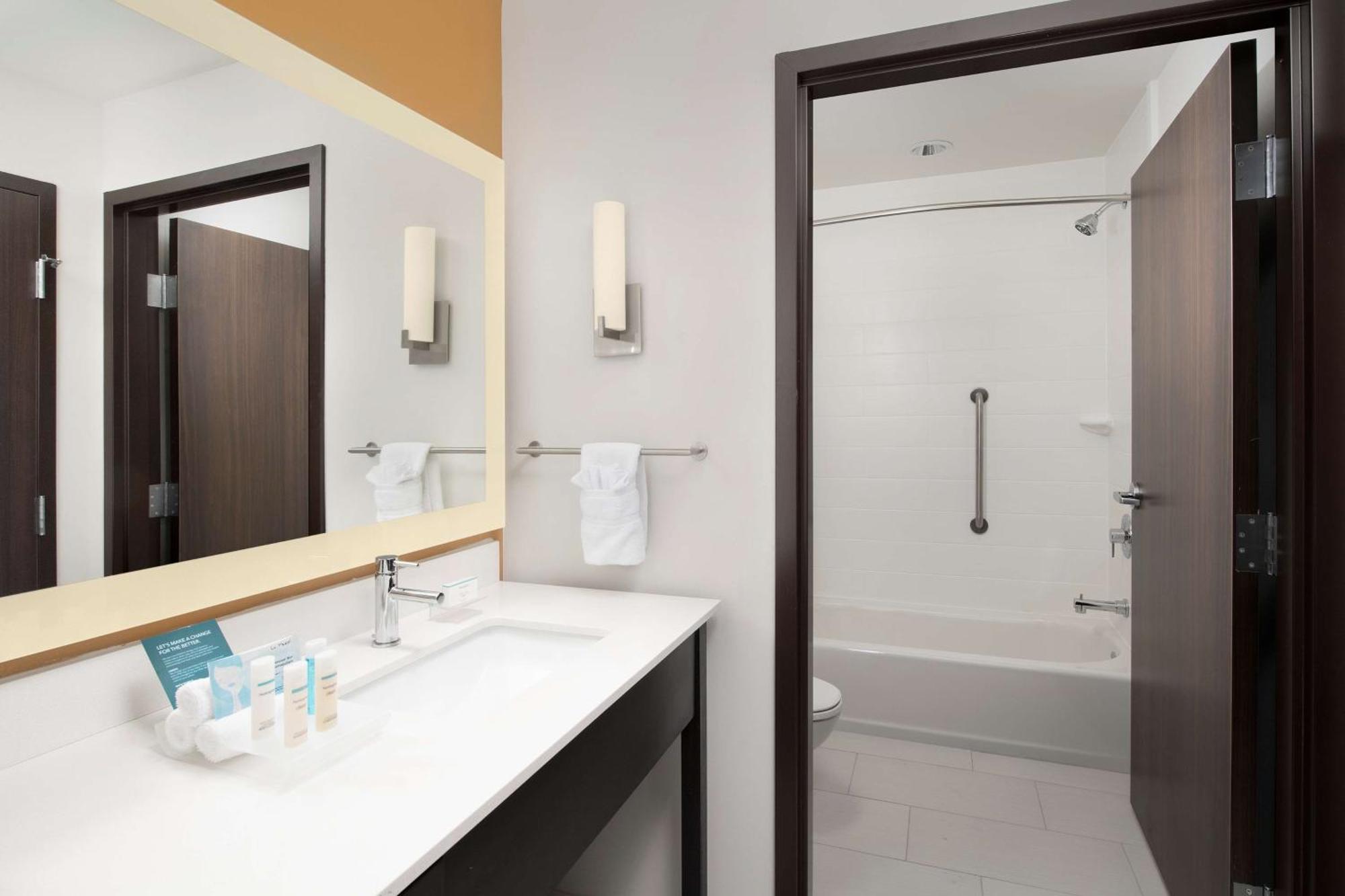 Homewood Suites By Hilton Kansas City Speedway Eksteriør billede