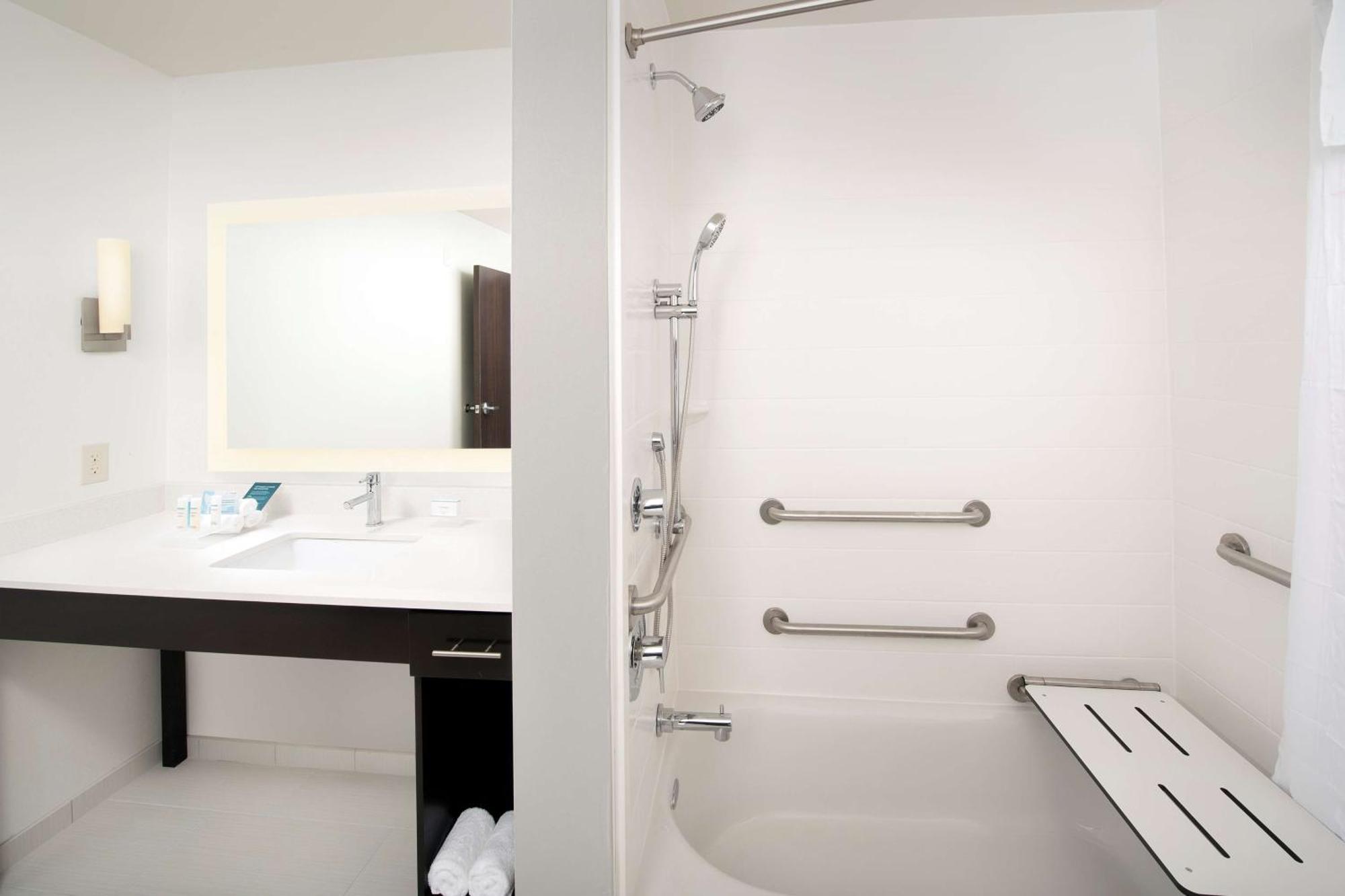 Homewood Suites By Hilton Kansas City Speedway Eksteriør billede